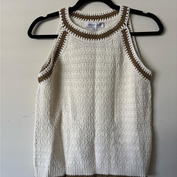 Amour Vert Texture Halter Top - Ivory Elm - Picture 4 of 7